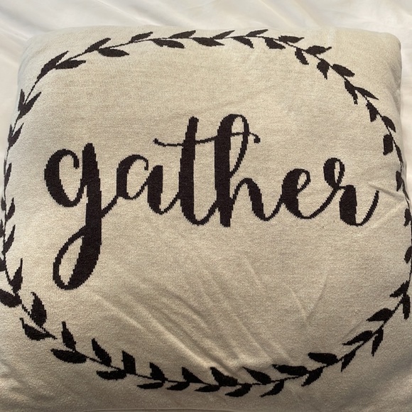 Gather pillow - Picture 2 of 2